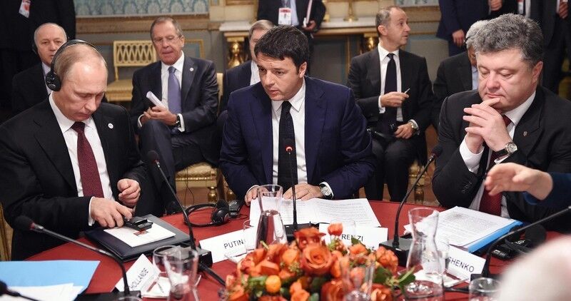 Только Путину понадобились наушники для синхронного перевода на завтраке в Милане: опубликованы фото