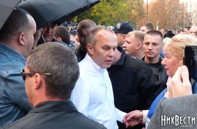 У Миколаєві активісти двічі закидали яйцями Шуфрича: опубліковано відео