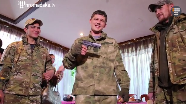 Киевляне встретились с "киборгами": опубликовано видео