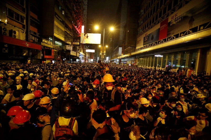Столкновения на гонконгском "Майдане": десятки раненых и задержанных