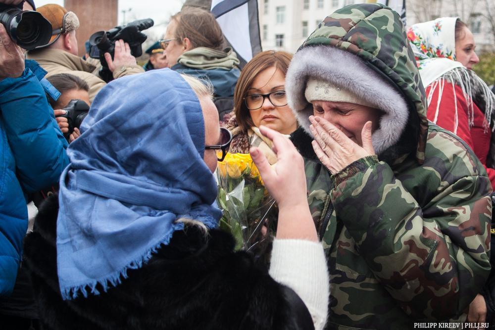 Террористка на митинге в Москве возмущалась гибелью "ополченцев" на Донбассе под флагом РФ