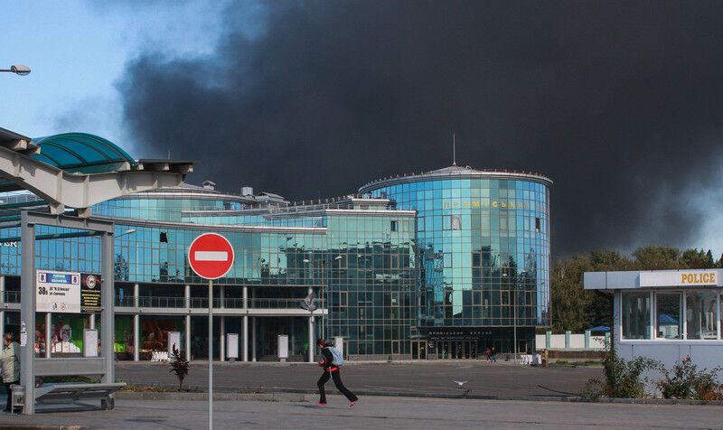 Донецк в дыму: появились фото и видео обстрела аэропорта