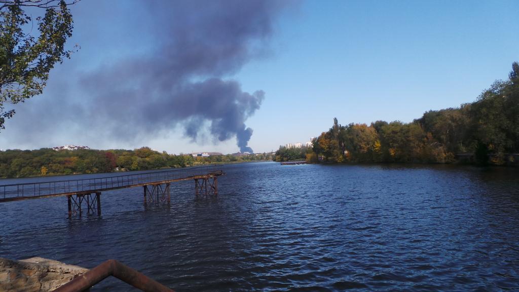 У Донецьку через попадання снаряду знову загорівся завод Точмаш