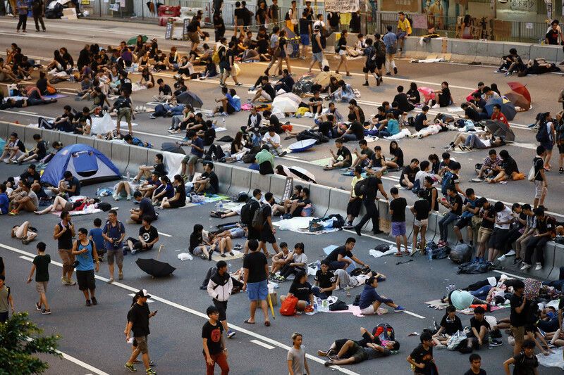 Гонконгский "Майдан": ультиматум властям и блокирование админзданий