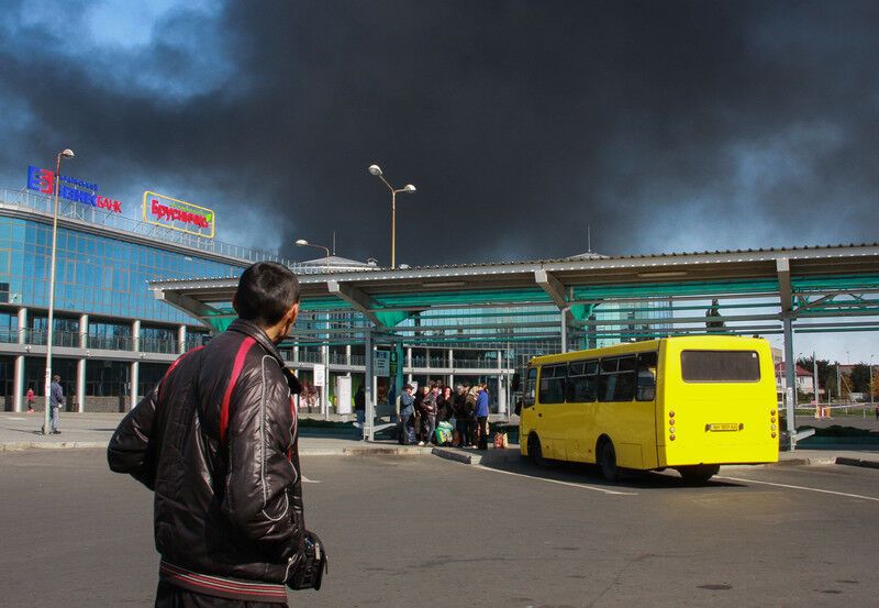 Донецьк у диму: з'явилися фото і відео обстрілу аеропорту