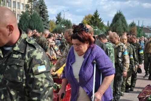 На Луганщине похоронили погибших в день объявления перемирия 28 неизвестных украинских военных