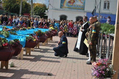 На Луганщине похоронили погибших в день объявления перемирия 28 неизвестных украинских военных