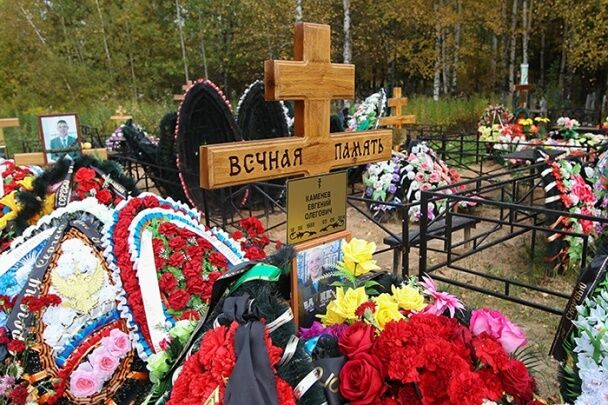 На кладовищі в Костромі знайшли свіжі могили десантників РФ, які "заблукали" в степах України