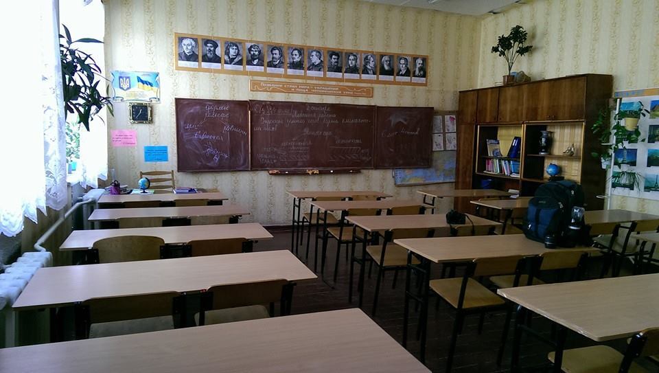В Счастье обстреляли школу во время урока: опубликованы фото