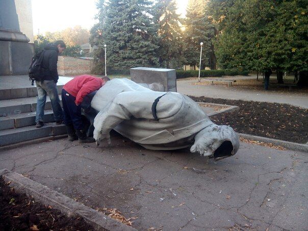 В Кривом Роге ночью снесли памятник Ленину: опубликованы фото