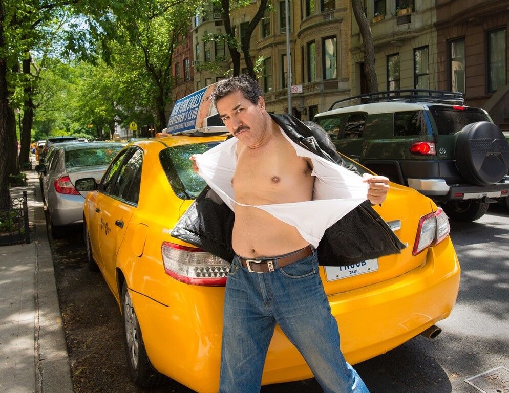 Нью-йоркские таксисты снова снялись для антигламурного календаря