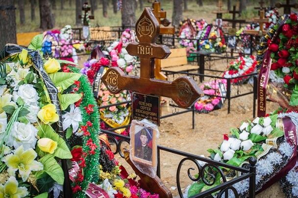 На кладовищі в Костромі знайшли свіжі могили десантників РФ, які "заблукали" в степах України