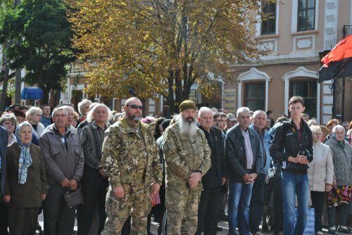 На Луганщине похоронили погибших в день объявления перемирия 28 неизвестных украинских военных