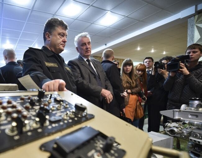Порошенко заказал в черкасском "Фотоприборе" высокоточное оптическое оборудование для украинской армии: опубликованы фото