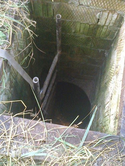 На Киевщине девочка упала в 9-метровую яму