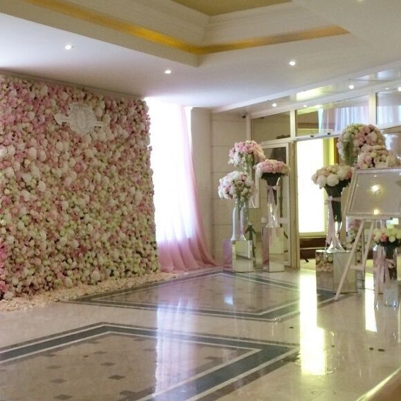 Vip-весілля дочки львівського митника: мільйони троянд і столи в каменях Сваровскі 