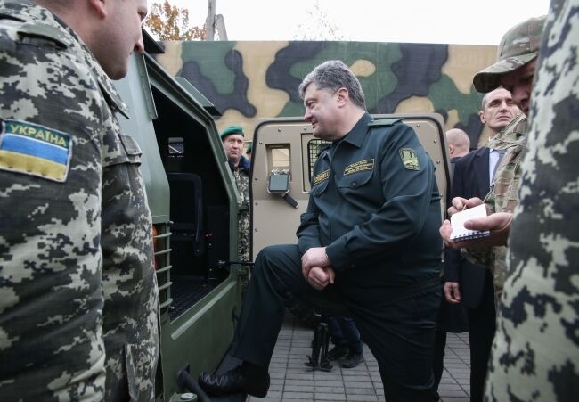 Порошенко замовив у черкаському "Фотоприладі" високоточне оптичне обладнання для української армії: опубліковано фото