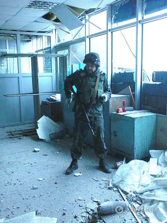"Киборг" о боях в донецком аэропорту: уцелел только бокс с самолетом Ахметова