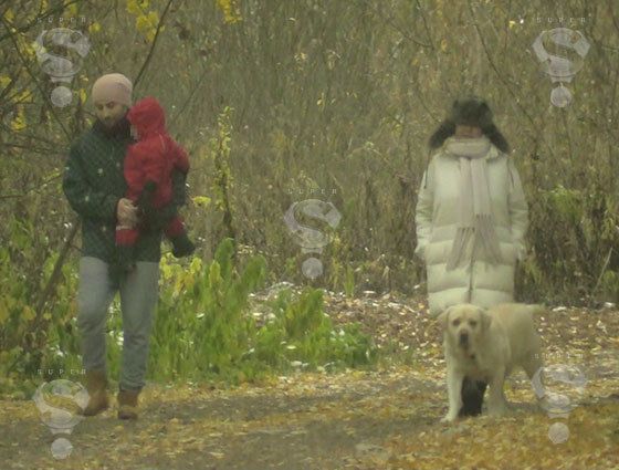 Жанну Фриске сфотографировали на прогулке с мужем и сыном в Москве