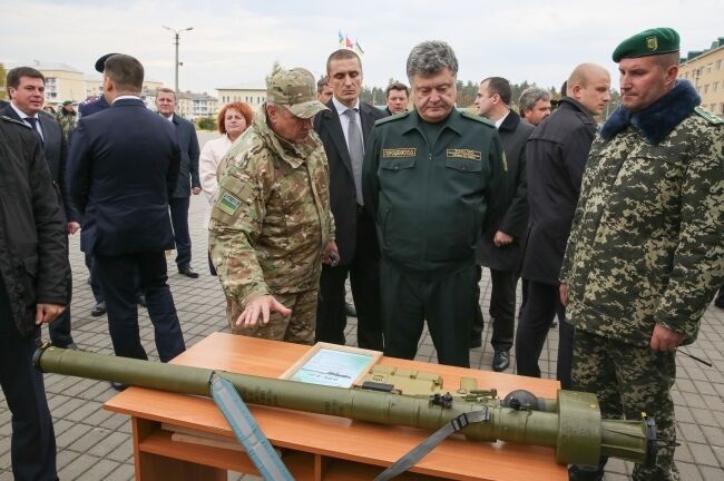 Порошенко заказал в черкасском "Фотоприборе" высокоточное оптическое оборудование для украинской армии: опубликованы фото