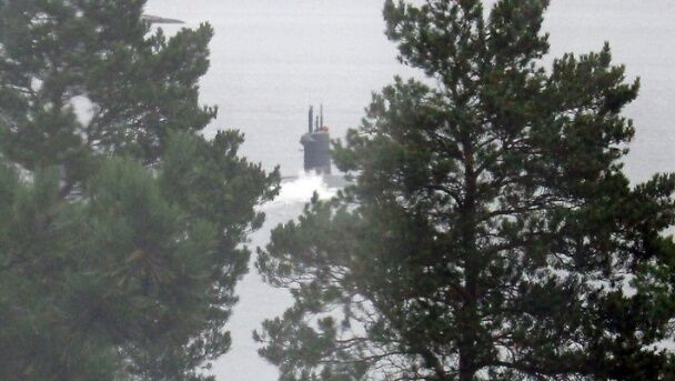 В сети опубликовали новые фото субмарины-шпиона у берегов Швеции