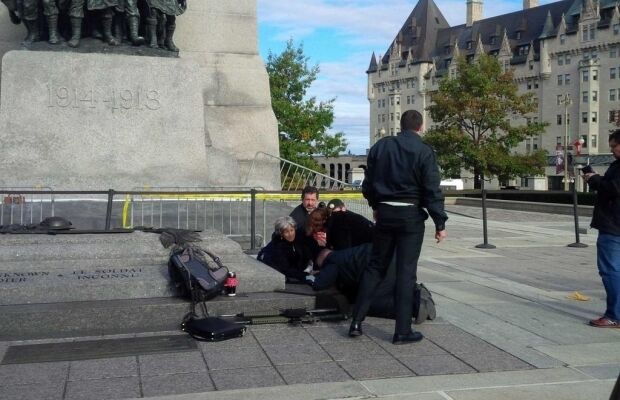 Стрілянина в парламенті Канади: зловмисник убитий, постраждалий помер