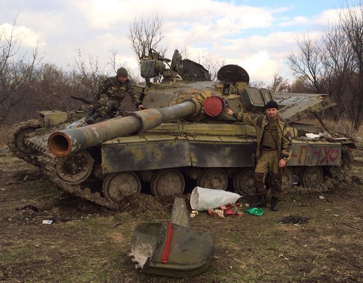"Киборги" опубликовали фото отбитого у террористов танка