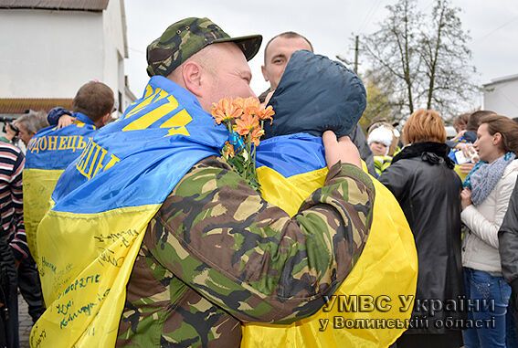 Из зоны АТО вернулись волынские гаишники: опубликованы фото