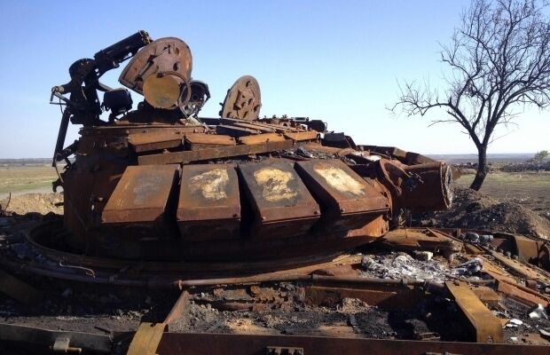 Докази агресії: опубліковано фото російських танків, знищених на Донбасі