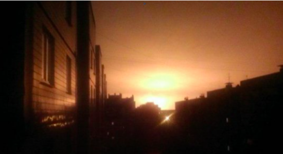 З'явилися фото і відео чергового потужного вибуху в Донецьку