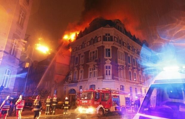 В Польше из-за взрыва газа рухнули три этажа жилого дома с людьми