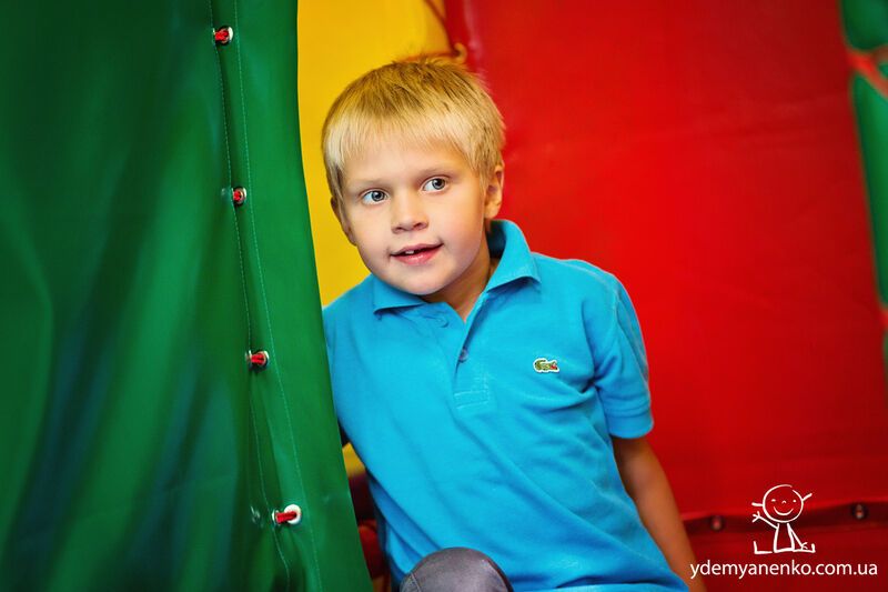 Мир малышей с аутизмом. Богдан радуется людям, но не может с ними общаться 
