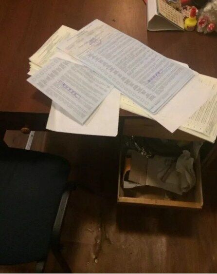 Опубликованы фото найденной бойцами АТО партии спрятанных бюллетеней 