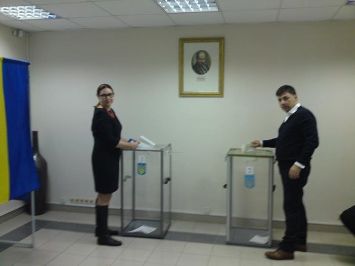 Украинцы голосуют на парламентских выборах за границей: опубликованы фото