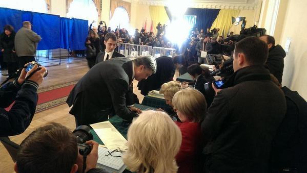 Порошенко проголосовал на выборах в Раду