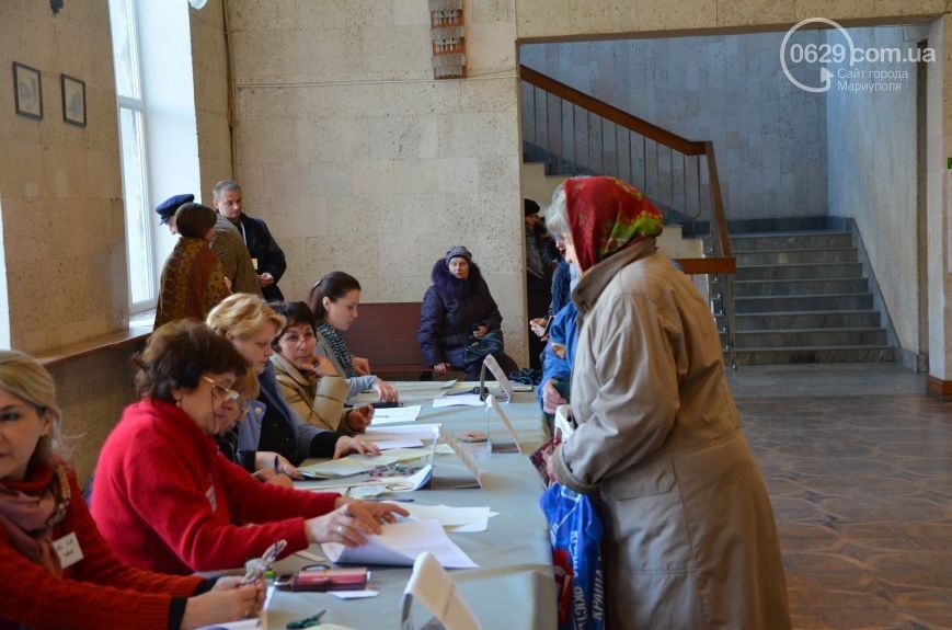 В Мариуполе с 8 утра началось активное голосование на избирательных участках