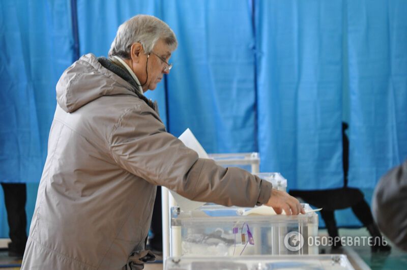 В Украине проходят выборы: фоторепортаж с избирательных участков