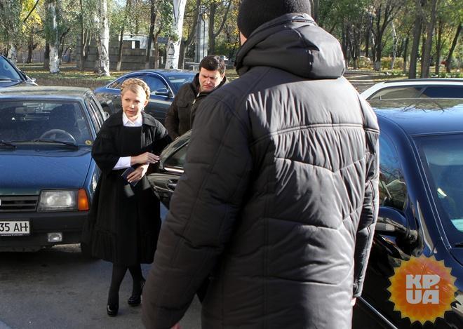 Семья Тимошенко приехала голосовать на разных машинах