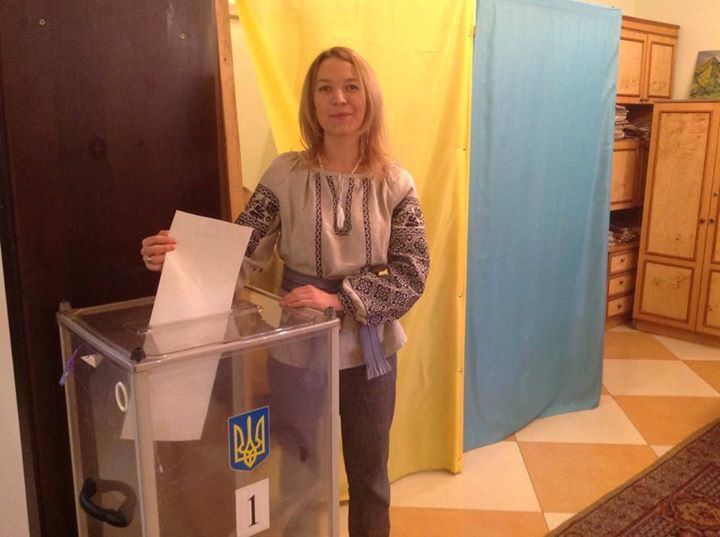 Украинцы голосуют на парламентских выборах за границей: опубликованы фото