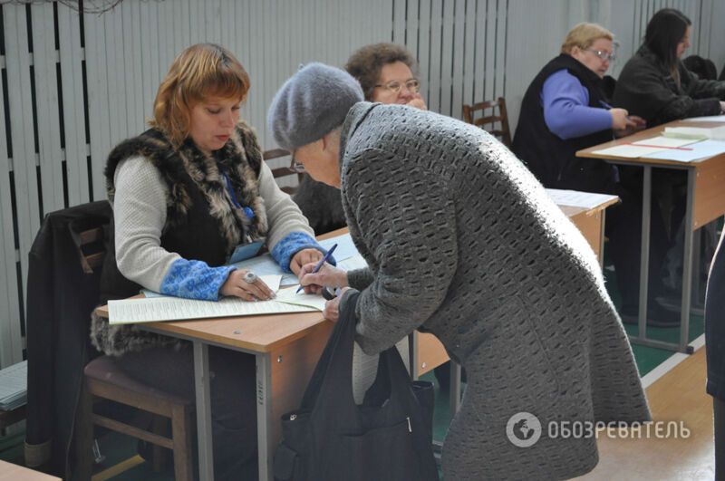 В Украине проходят выборы: фоторепортаж с избирательных участков