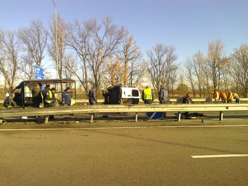 На Киевщине автомобиль с бюллетенями попал в смертельное ДТП: появилось фото и видео