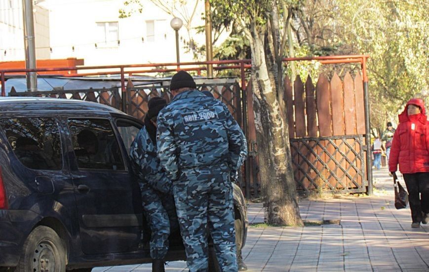 На Донбассе из-за собаки люди в камуфляже попали в ДТП