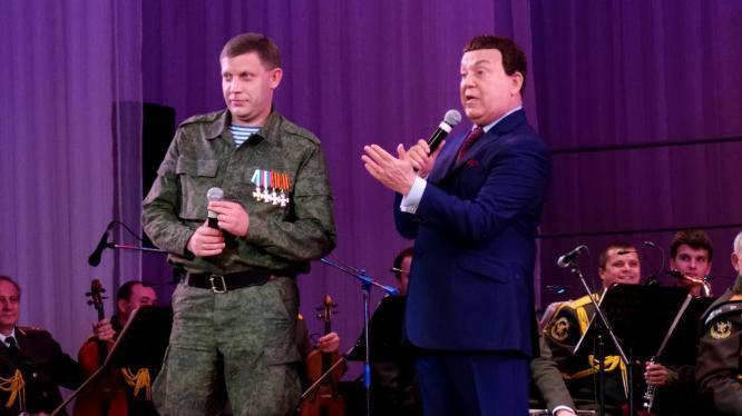 Кобзон спел перед террористами "ДНР": опубликовано фото