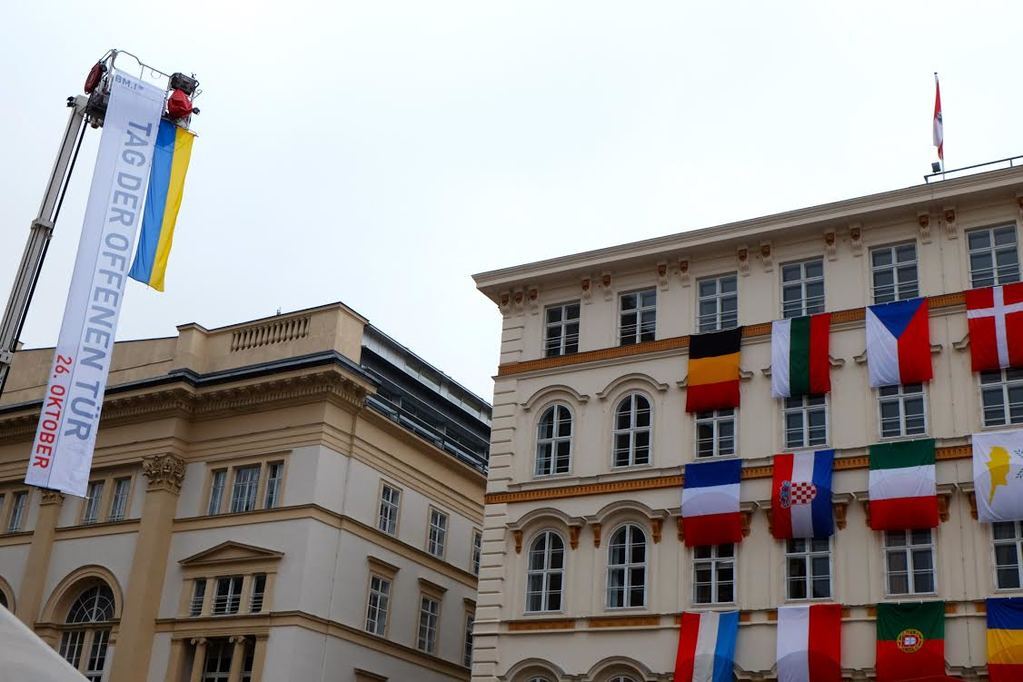 Над МИД Австрии подняли флаг Украины 