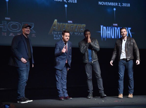 Железный человек и Капитан Америка сцепились прямо на сцене