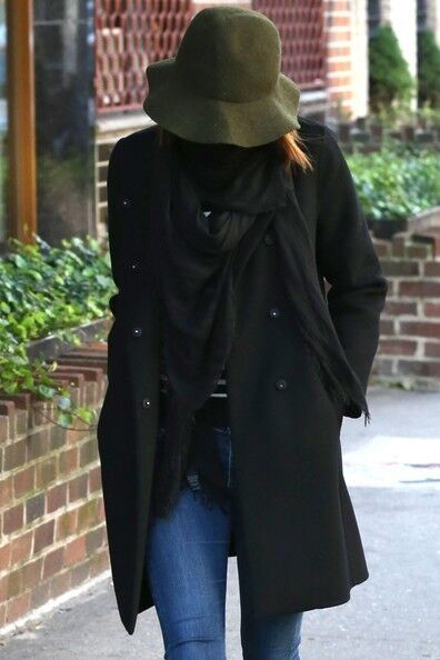 Эмма Стоун без лица