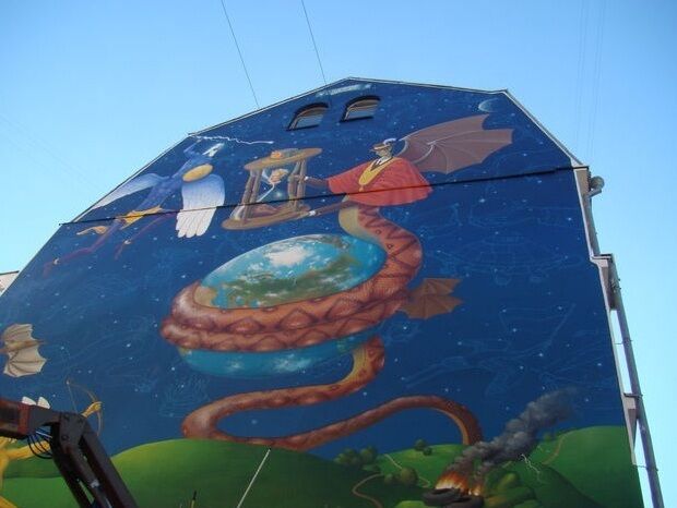 На новом граффити в Киеве появился Путин-змей