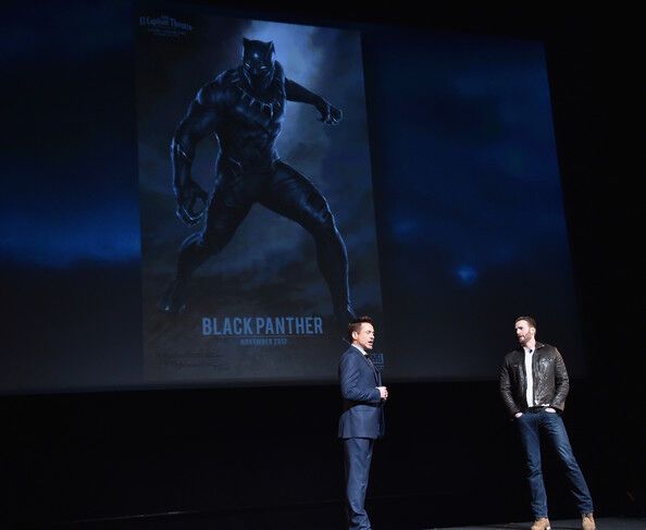 Железный человек и Капитан Америка сцепились прямо на сцене