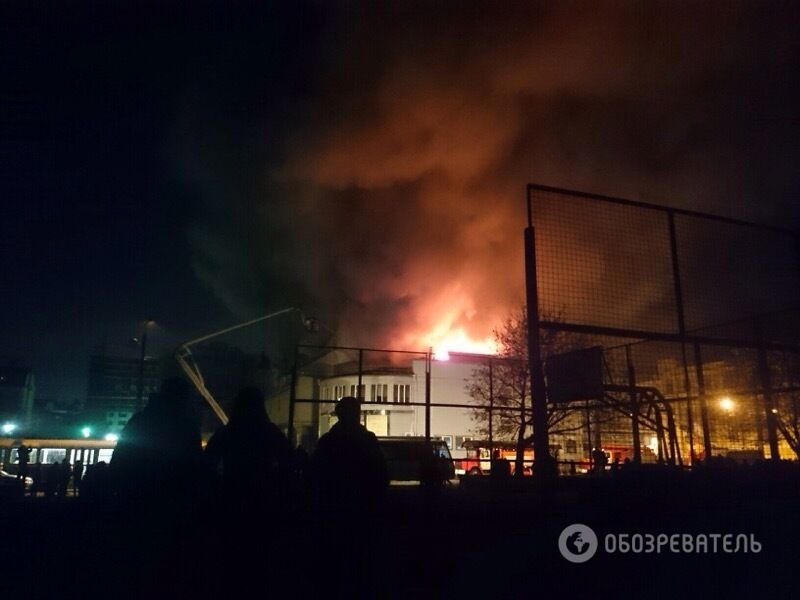 В Киеве горел кинотеатр "Жовтень", Кличко проведет оперативное совещание