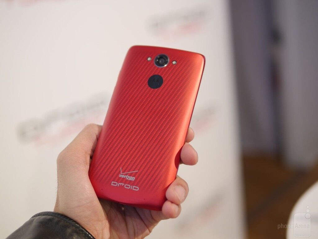  Motorola выпустила турбо-смартфон: топовое железо и начинка